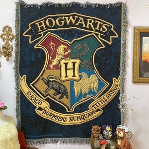 Harry Potter: Hogwarts Crest Throw Blanket/Tapestry 45” x 54”